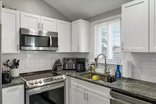 380 Mystic St, Manchester, NH 03103 - Photo 9