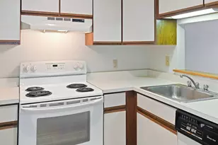 292 Woodhaven Dr, Hartford, VT 05001 - Photo 5