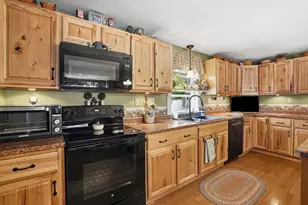 51 Kilby St, Manchester, NH 03103 - Photo 17