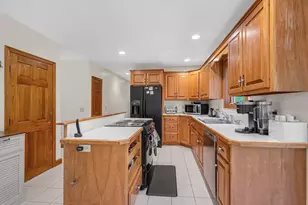 22 Greenfield Dr, Plaistow, NH 03865 - Photo 9