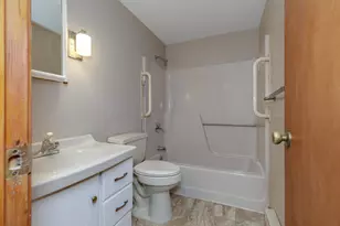 90 Dawson Ave, Manchester, NH 03104 - Photo 9