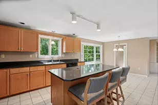 153 Fleming St, Manchester, NH 03104 - Photo 7