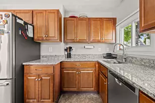 239 Cass St, Portsmouth, NH 03801 - Photo 3