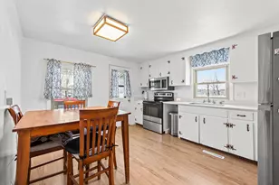 93 1/2 Chandler St, Nashua, NH 03064 - Photo 5