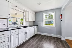 20 Upland St, Manchester, NH 03102 - Photo 5