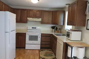 17 Oakwood Cir, Goffstown, NH 03045 - Photo 9