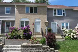 17 Oakwood Cir, Goffstown, NH 03045 - Photo 1