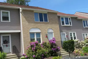 17 Oakwood Cir, Goffstown, NH 03045 - Photo 3