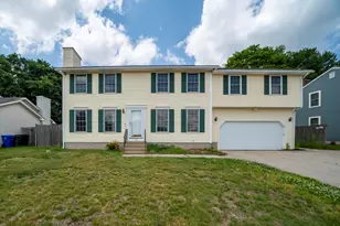 163 Wedgewood Ln, Manchester, NH 03109 - Photo 1
