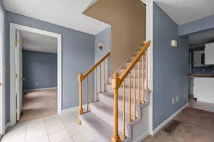 163 Wedgewood Ln, Manchester, NH 03109 - Photo 3