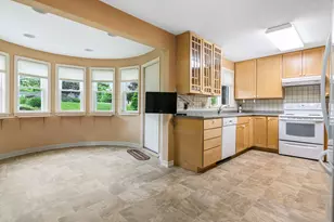 128 Hilltop Pl, New London, NH 03257 - Photo 9