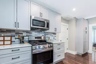 306 Thornton St, Portsmouth, NH 03801 - Photo 11