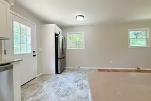 37 Bluff St, Salem, NH 03079 - Photo 7
