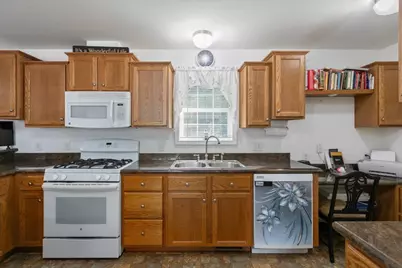 25 Ridgefield Drive, Nashua, NH 03062 - Photo 9