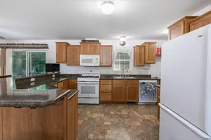 25 Ridgefield Dr, Nashua, NH 03062 - Photo 7