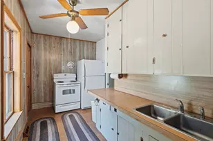 16 Sylvester St, Manchester, NH 03102 - Photo 9