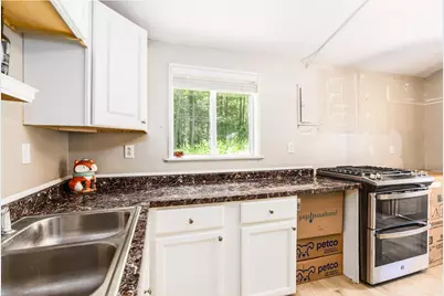 8 Merlin Road, Farmington, NH 08835 - Photo 5