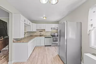 111 Sherwood Square, Essex Junction, VT 05452 - Photo 5