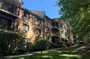 19 Country Club Dr, Manchester, NH 03102 - Photo 1