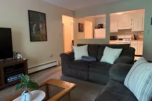 19 Country Club Dr, Manchester, NH 03102 - Photo 9