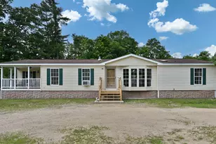 124 Chester Rd, Raymond, NH 03077 - Photo 3