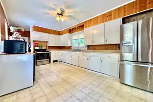 39 Chestnut St, Tilton, NH 03276 - Photo 13