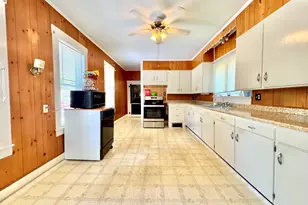 39 Chestnut St, Tilton, NH 03276 - Photo 15