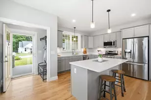 28 Luna Cir, Somersworth, NH 03878 - Photo 3