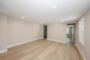 32 Raymond Rd, Auburn, NH 03032 - Photo 17