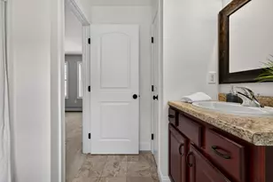 75 McDuffie St, Manchester, NH 03102 - Photo 35