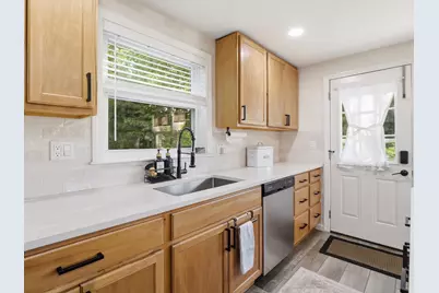 79 Holmes Drive, Manchester, NH 03104 - Photo 7
