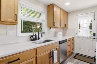 79 Holmes Dr, Manchester, NH 03104 - Photo 7