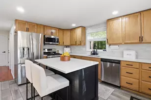79 Holmes Dr, Manchester, NH 03104 - Photo 3