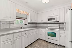 9 Quaker St, Newton, NH 03858 - Photo 5