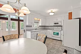 9 Quaker St, Newton, NH 03858 - Photo 7