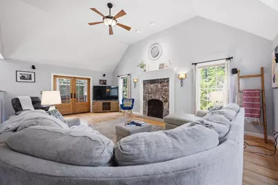 8 Evergreen Drive, Plaistow, NH 03865 - Photo 5