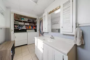 11 Pershing St, Manchester, NH 03102 - Photo 17