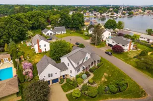 31 Pleasant Point Dr, Portsmouth, NH 03801 - Photo 5