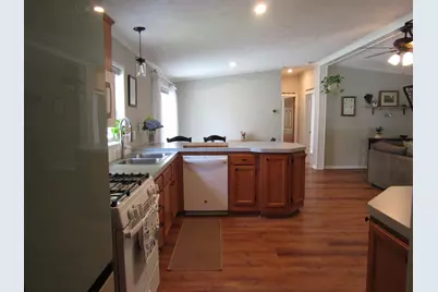 21 Eric Avenue, Nashua, NH 03062 - Photo 9