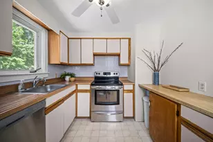 547 Colonial Dr, Portsmouth, NH 03801 - Photo 5
