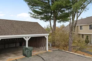 69 Bayberry Ln, Londonderry, NH 03053 - Photo 5