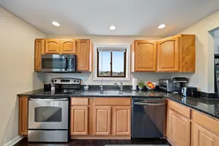 69 Bayberry Ln, Londonderry, NH 03053 - Photo 3