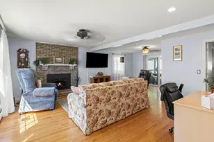 7 Hopi Dr, Nashua, NH 03063 - Photo 11