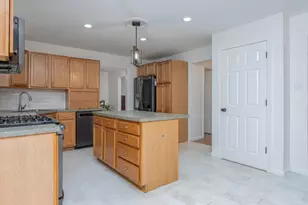 17 Jessica Dr, Merrimack, NH 03054 - Photo 5