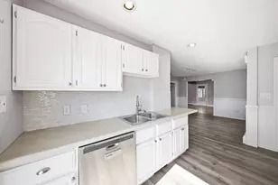 756 Montgomery St, Manchester, NH 03102 - Photo 13