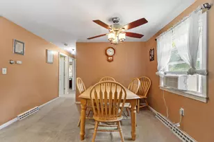13 Asbury St, Salem, NH 03079 - Photo 9