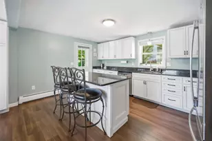 235 Patricia Ln, Manchester, NH 03104 - Photo 9