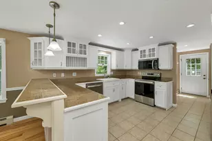 527 N Main St, Wolfeboro, NH 03894 - Photo 3