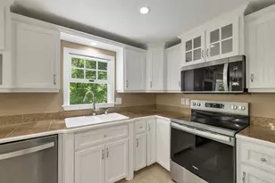 527 N Main St, Wolfeboro, NH 03894 - Photo 13