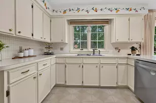 28 Buttonwood Rd, Bedford, NH 03110 - Photo 5